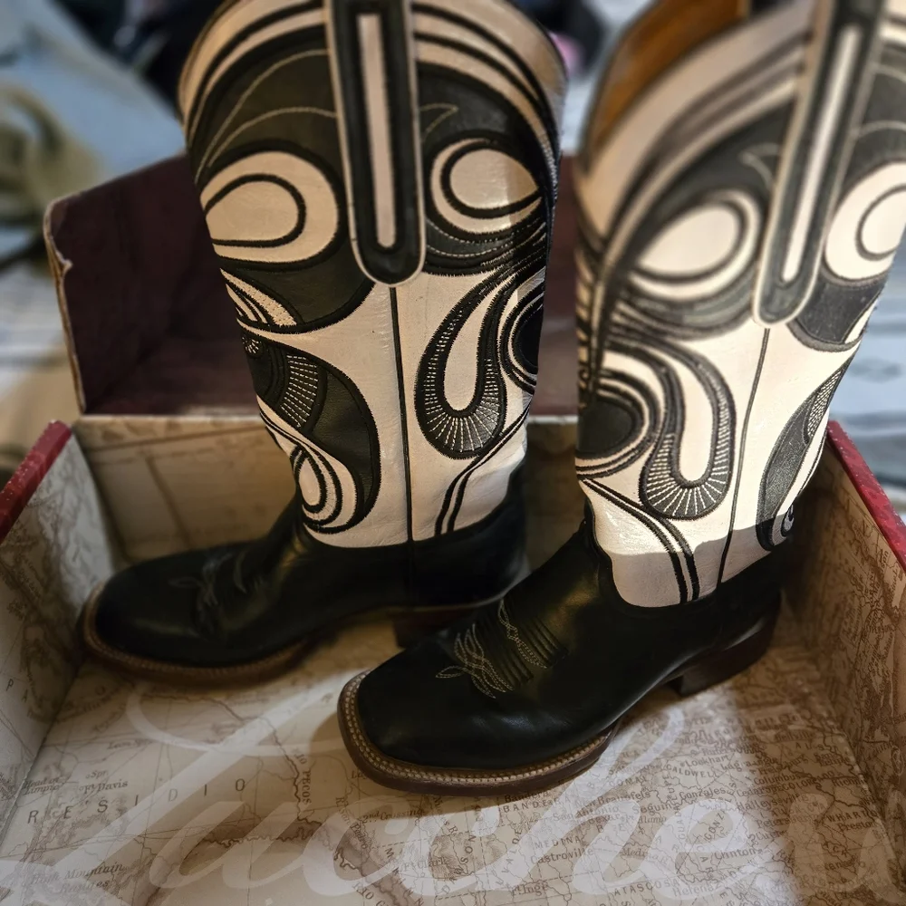 Lucchese Hypnotic sqare toe in black and bone - Picture 2 of 13